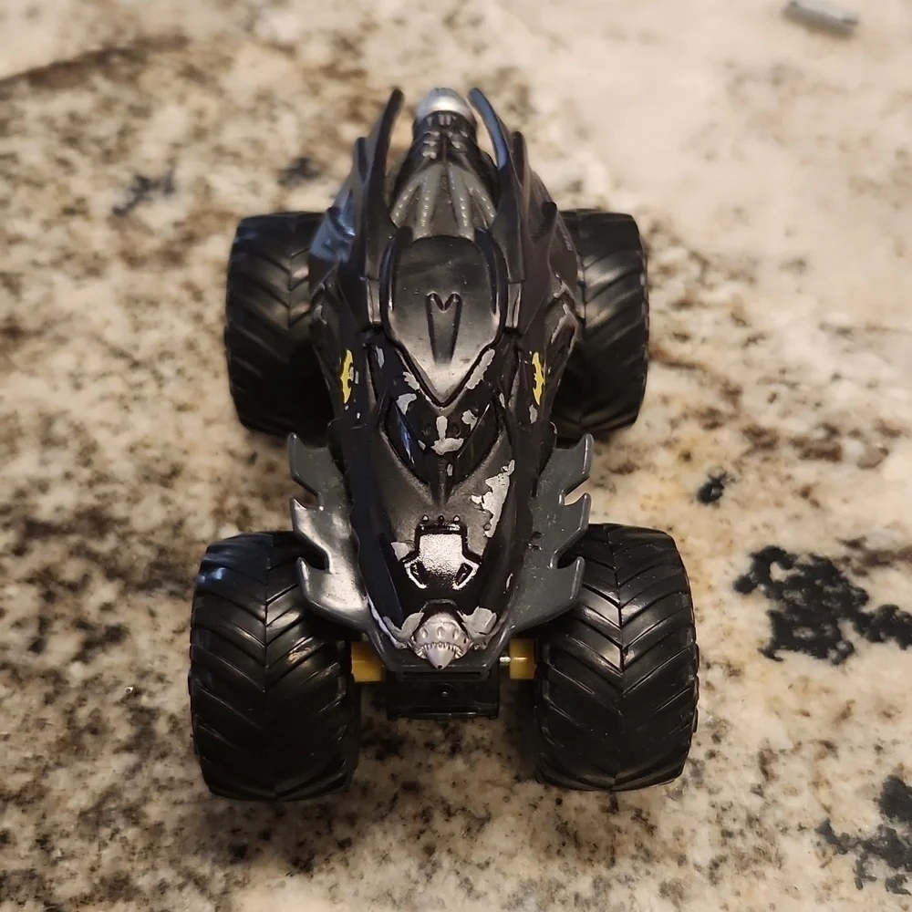 Batman car monster truck spin Master